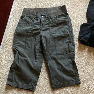 Women’s capris green brand unknown worn but in very good shape